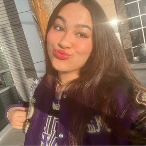 Meet your Posher, Mia